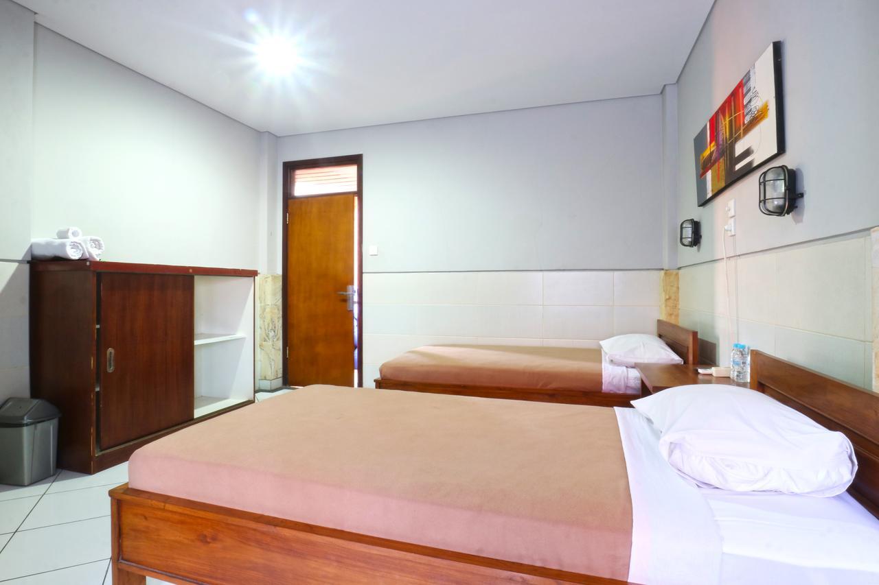 Kedin'S Inn Семиняк Екстериор снимка
