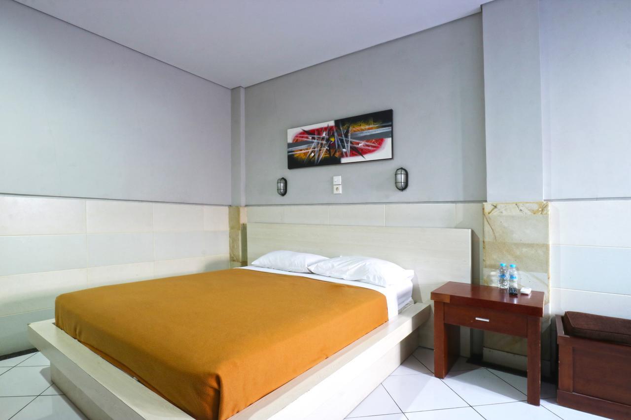 Kedin'S Inn Семиняк Екстериор снимка