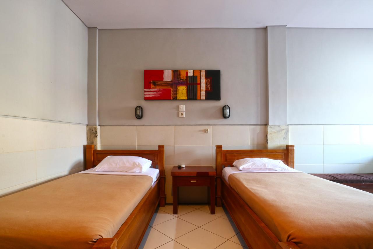 Kedin'S Inn Семиняк Екстериор снимка